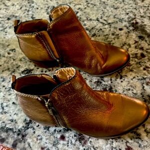 Lucky🍀brand gold booties
